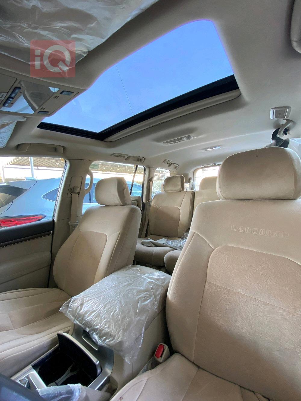 تۆیۆتا لاند کروزەر